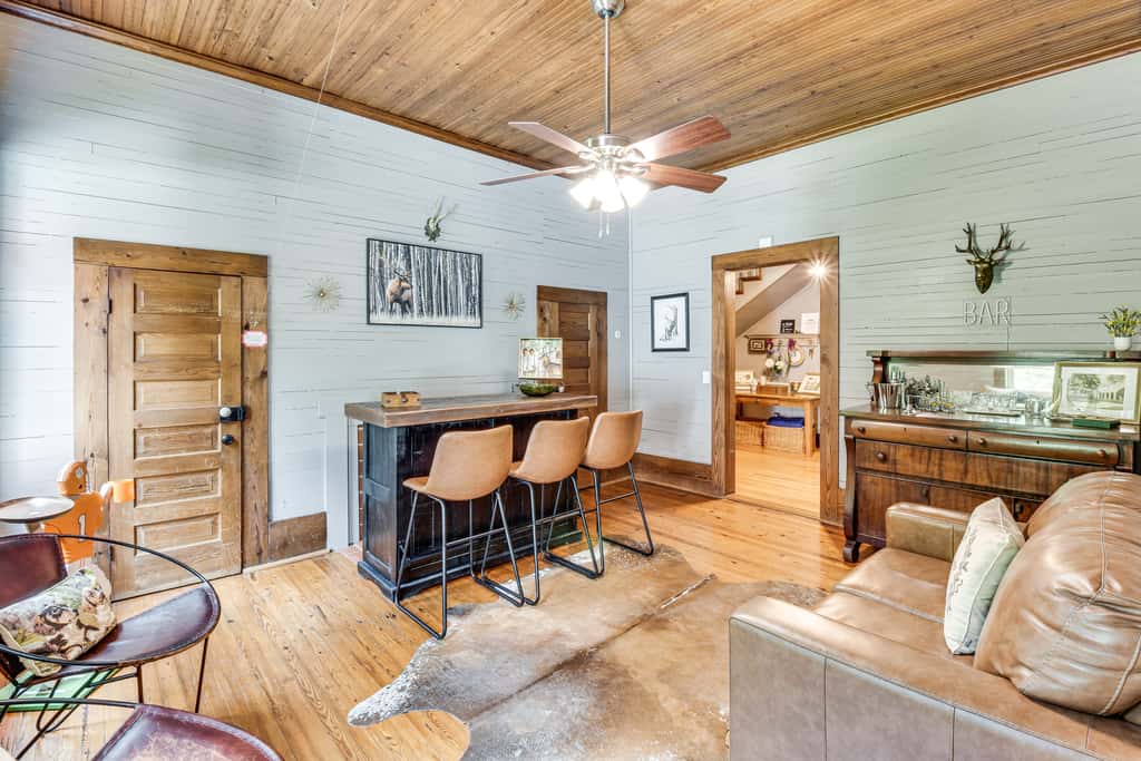 Historic Farmhouse: Memorable Moments Near Clemson