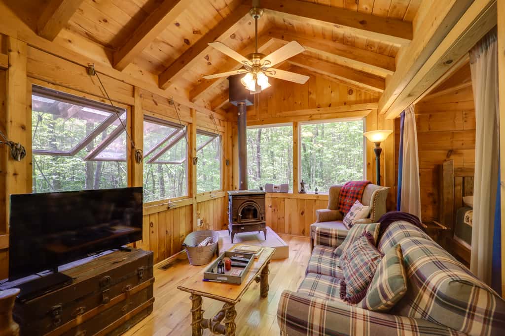 Marion Cabin on 92 Acres w/ Hot Tub & Trails