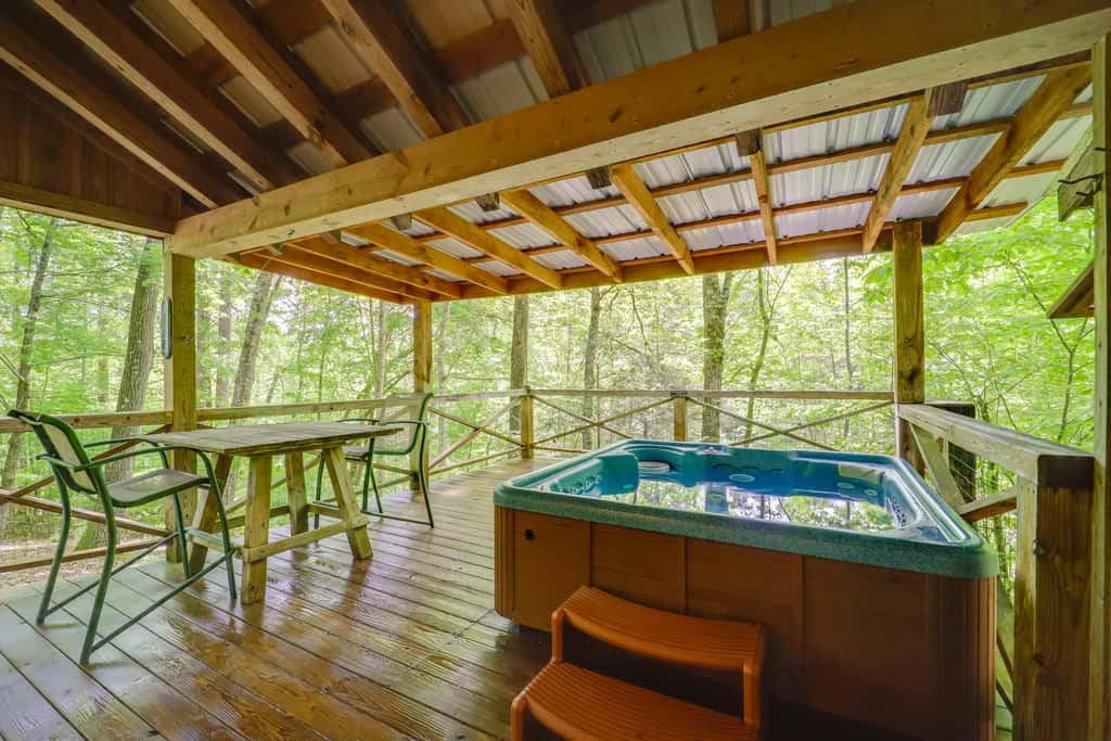 Marion Cabin on 92 Acres w/ Hot Tub & Trails