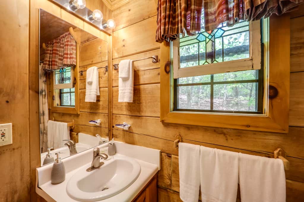 Marion Cabin on 92 Acres w/ Hot Tub & Trails