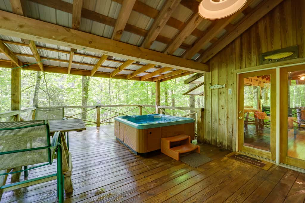 Marion Cabin on 92 Acres w/ Hot Tub & Trails