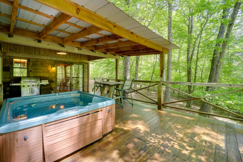 Marion Cabin on 92 Acres w/ Hot Tub & Trails