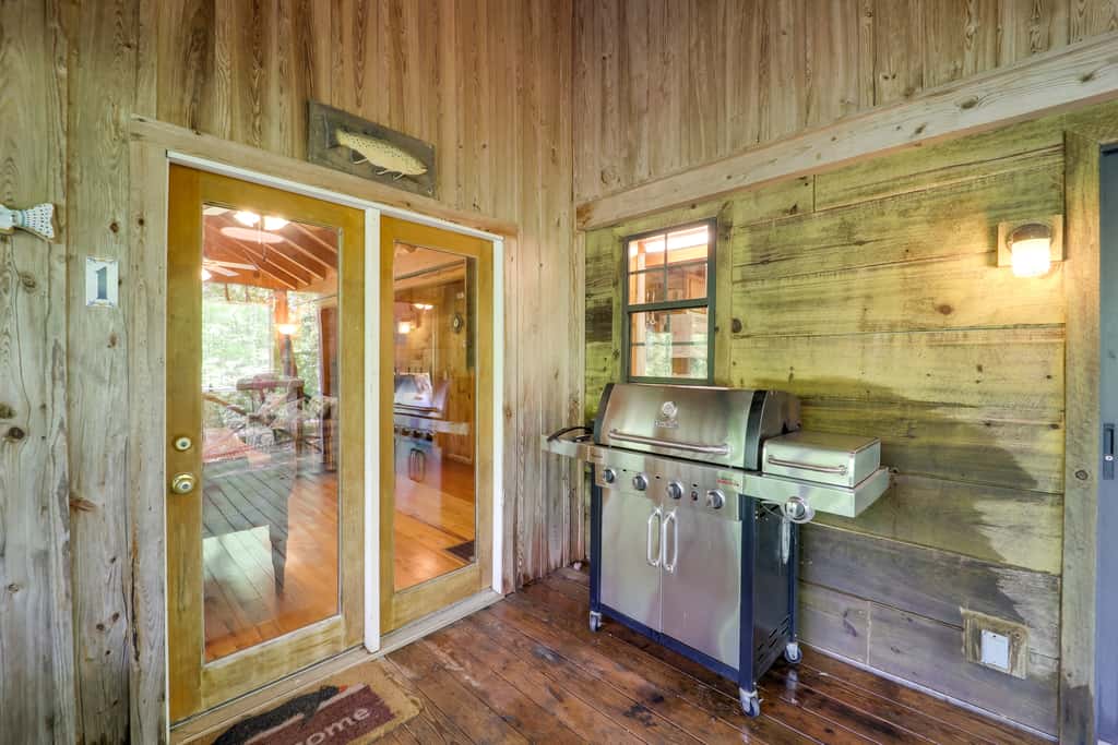 Marion Cabin on 92 Acres w/ Hot Tub & Trails