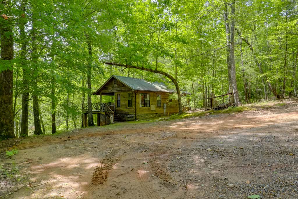 Marion Cabin on 92 Acres w/ Hot Tub & Trails