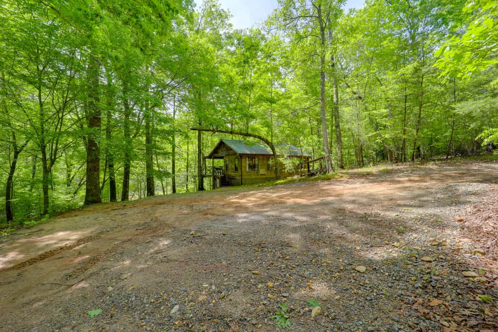 Marion Cabin on 92 Acres w/ Hot Tub & Trails
