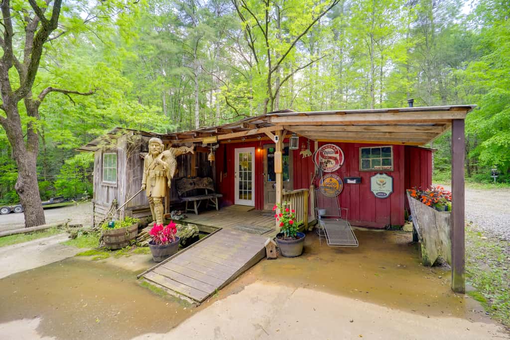 Marion Cabin on 92 Acres w/ Hot Tub & Trails