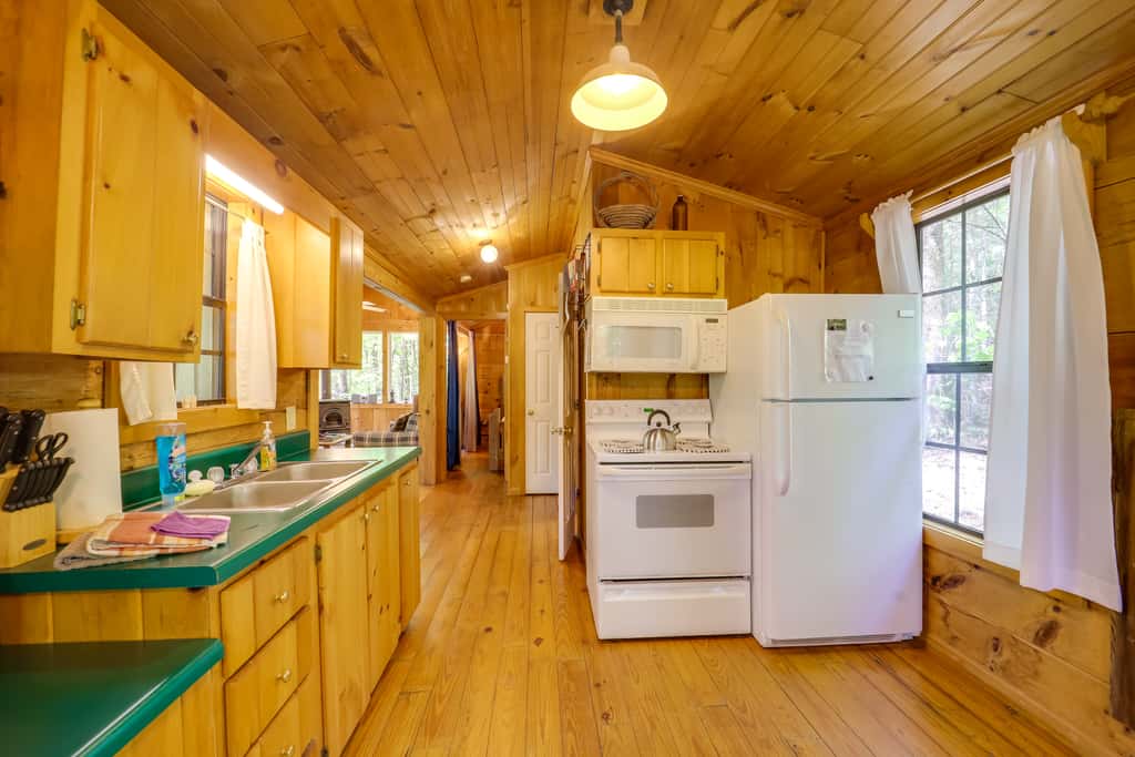 Marion Cabin on 92 Acres w/ Hot Tub & Trails