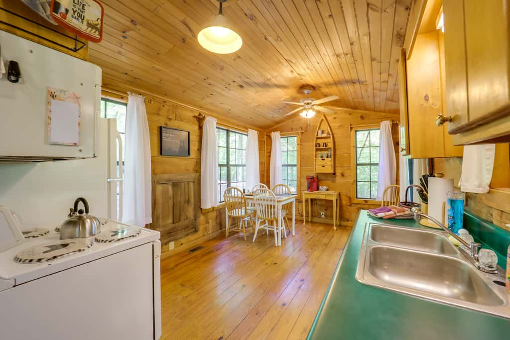Marion Cabin on 92 Acres w/ Hot Tub & Trails
