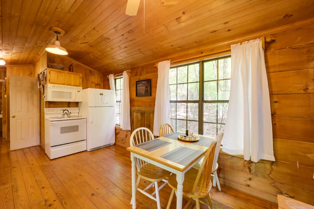 Marion Cabin on 92 Acres w/ Hot Tub & Trails