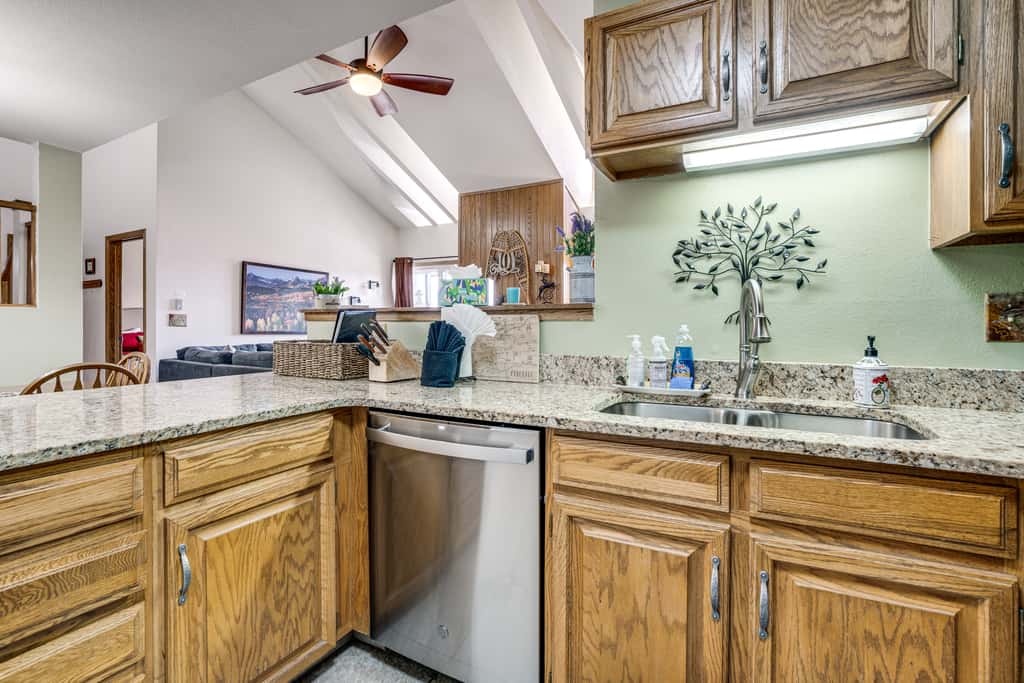 Cozy Condo w/ Balcony & Mtn View in Silverthorne!
