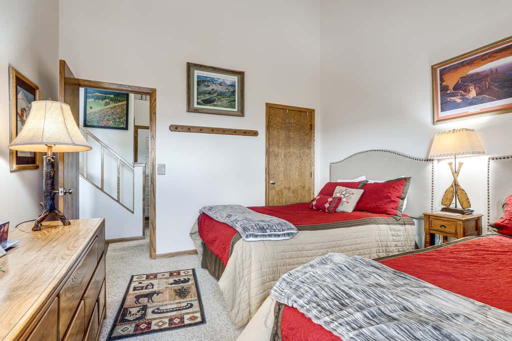 Cozy Condo w/ Balcony & Mtn View in Silverthorne!