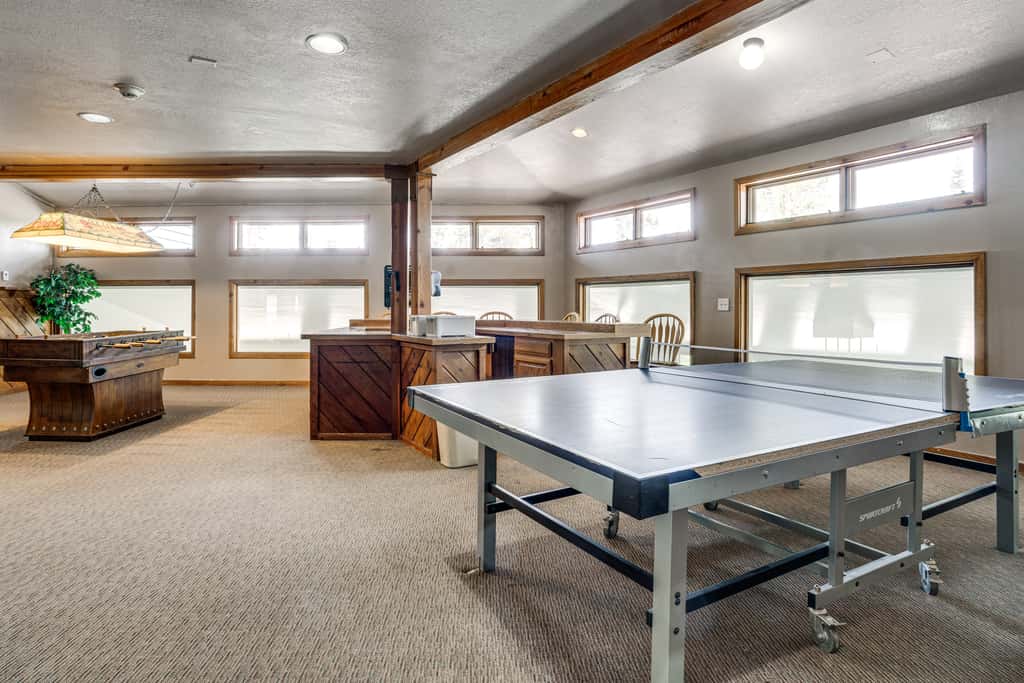 Cozy Condo w/ Balcony & Mtn View in Silverthorne!