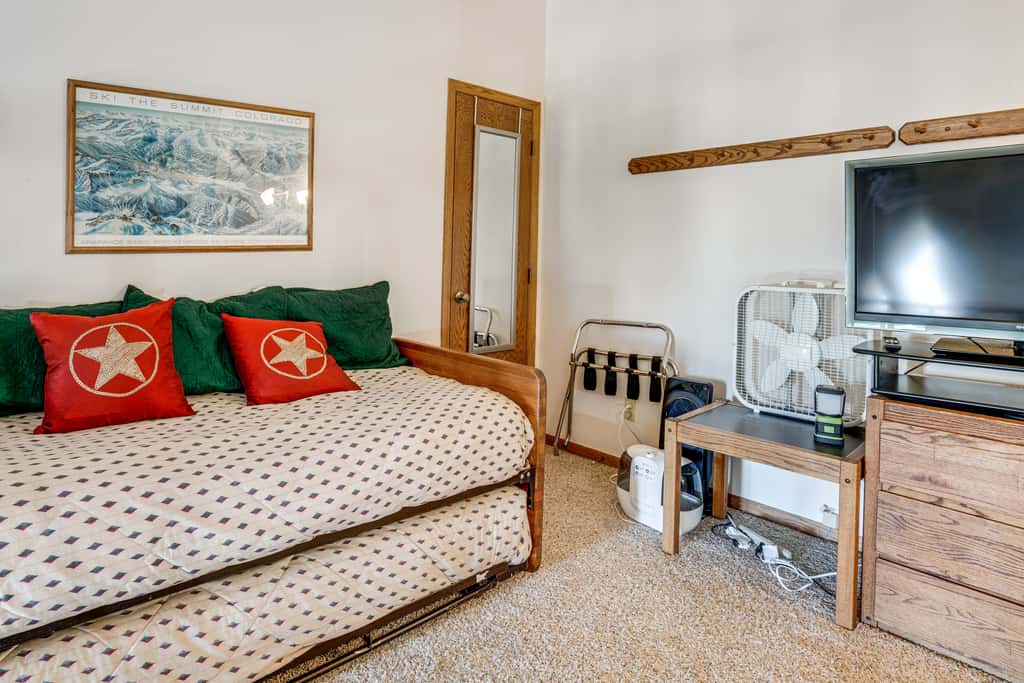 Cozy Condo w/ Balcony & Mtn View in Silverthorne!