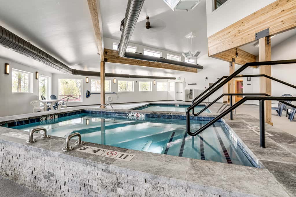 Cozy Condo w/ Balcony & Mtn View in Silverthorne!