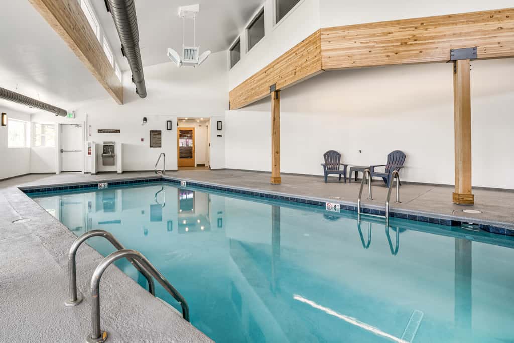 Cozy Condo w/ Balcony & Mtn View in Silverthorne!