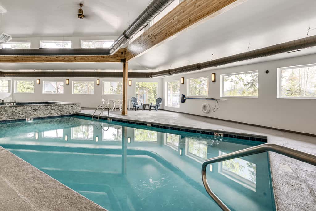 Cozy Condo w/ Balcony & Mtn View in Silverthorne!
