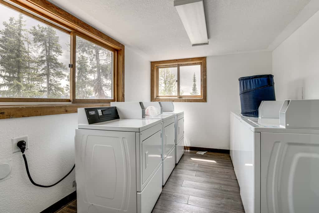 Cozy Condo w/ Balcony & Mtn View in Silverthorne!