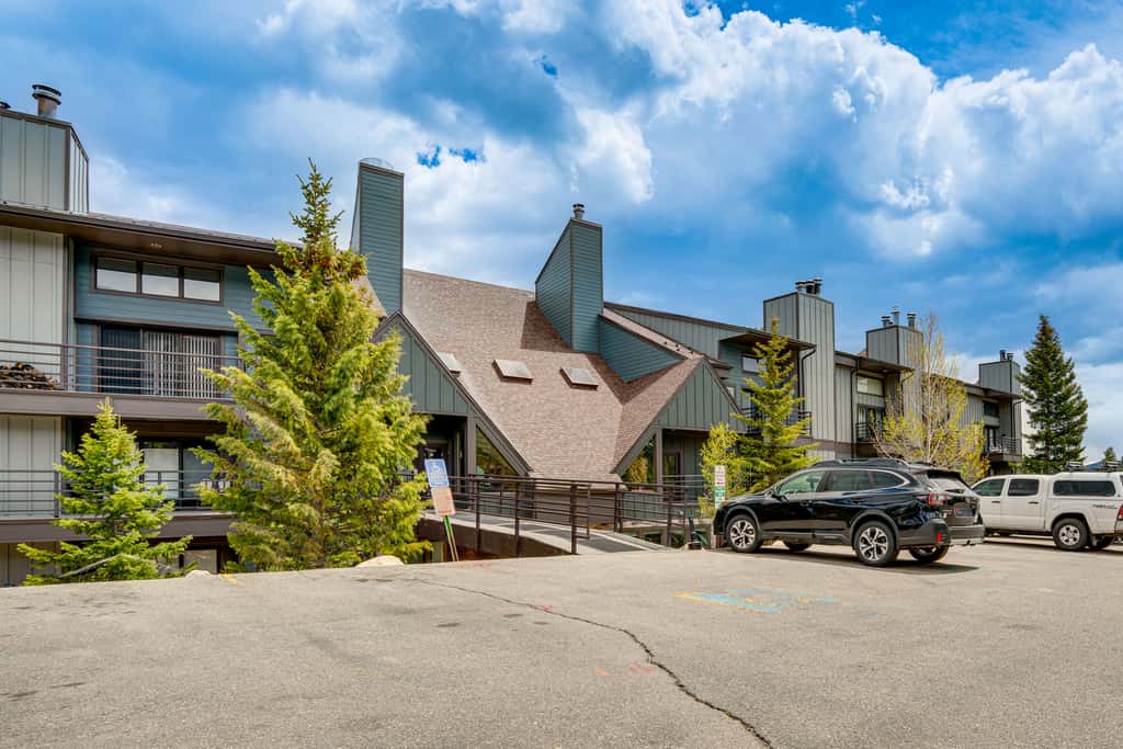 Cozy Condo w/ Balcony & Mtn View in Silverthorne!