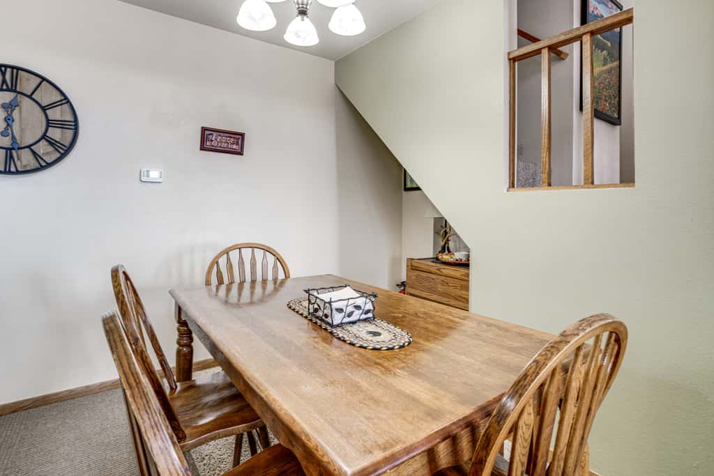 Cozy Condo w/ Balcony & Mtn View in Silverthorne!