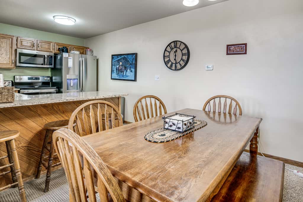 Cozy Condo w/ Balcony & Mtn View in Silverthorne!