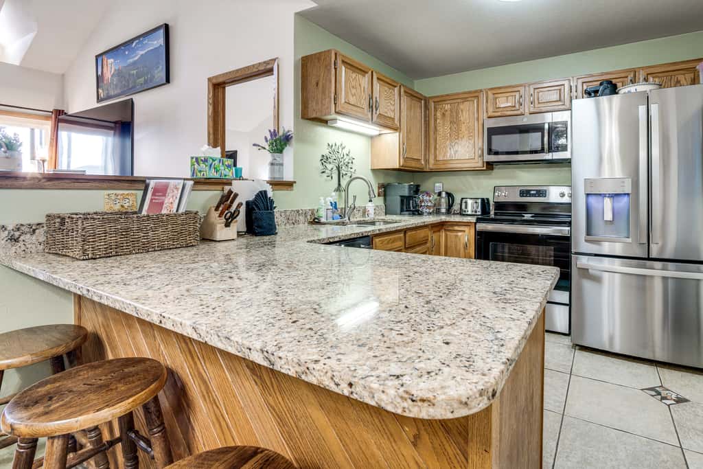 Cozy Condo w/ Balcony & Mtn View in Silverthorne!