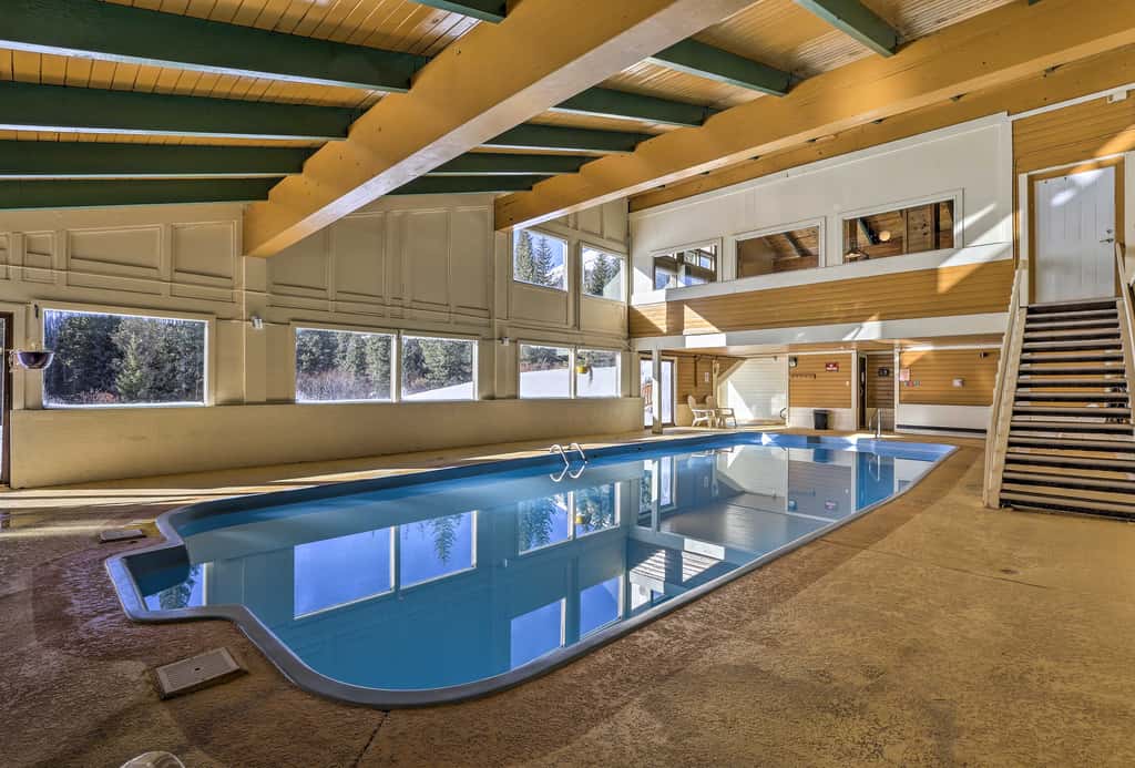 Pool, Hot Tub & Ski Shuttle! Extended Mtn Escape