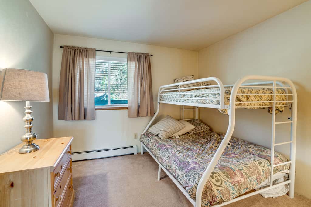 Pool, Hot Tub & Ski Shuttle! Extended Mtn Escape