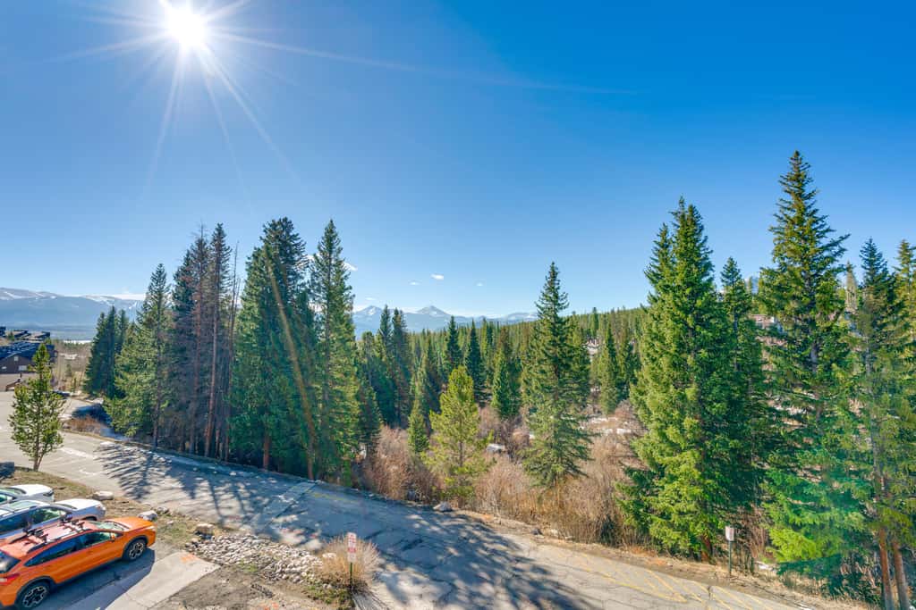 Pool, Hot Tub & Ski Shuttle! Extended Mtn Escape