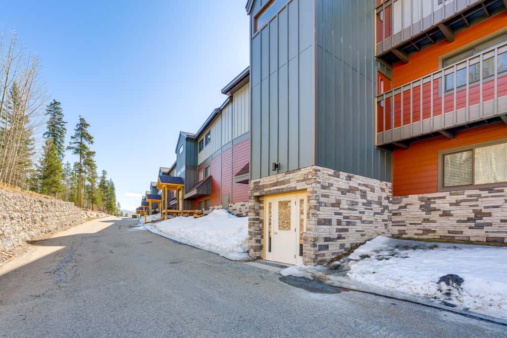 Pool, Hot Tub & Ski Shuttle! Extended Mtn Escape