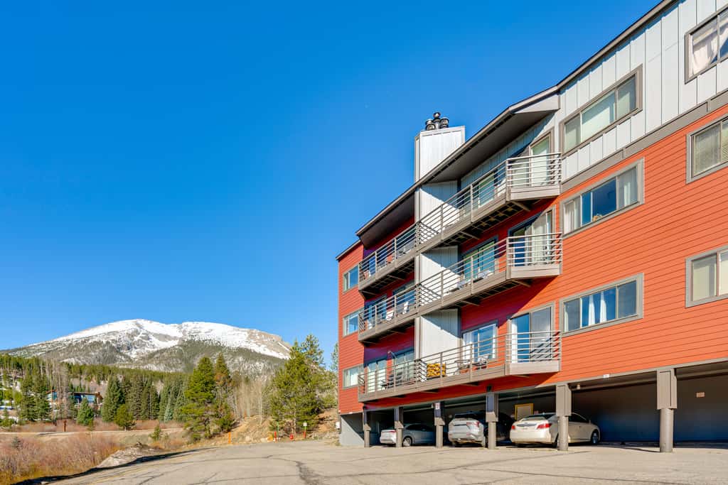 Pool, Hot Tub & Ski Shuttle! Extended Mtn Escape