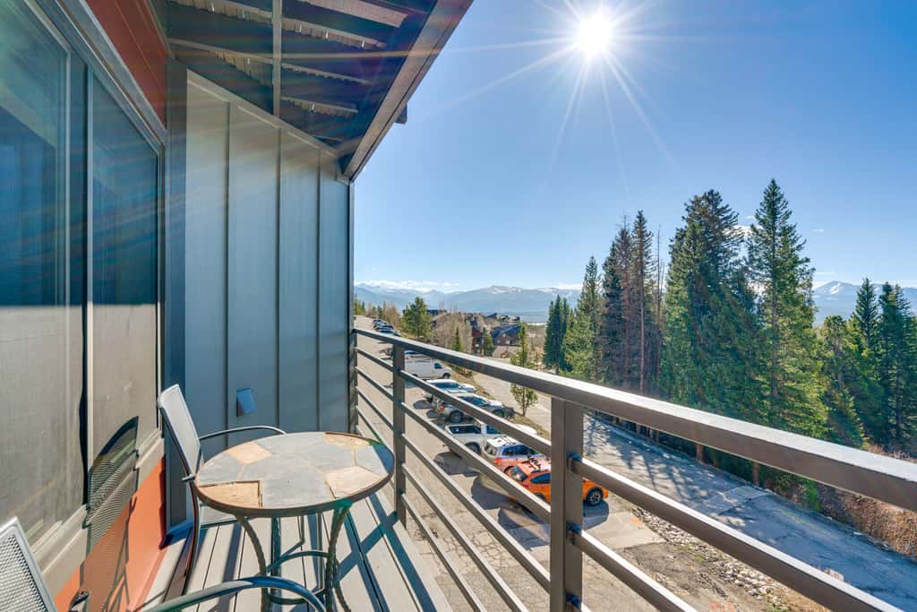 Pool, Hot Tub & Ski Shuttle! Extended Mtn Escape