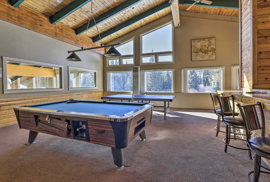 Pool, Hot Tub & Ski Shuttle! Extended Mtn Escape