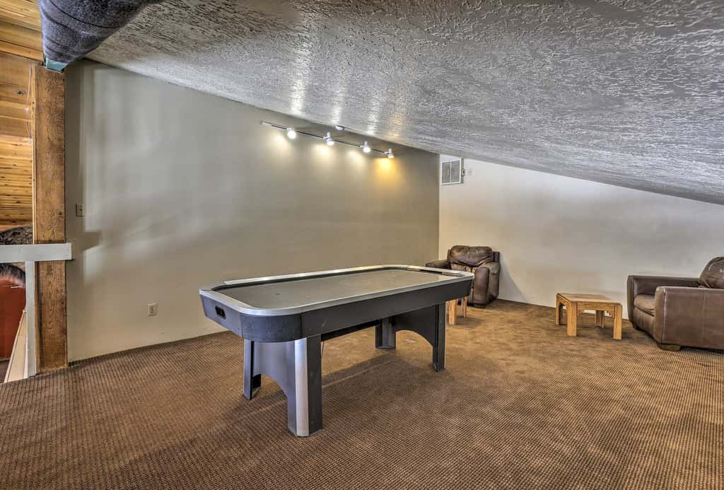 Pool, Hot Tub & Ski Shuttle! Extended Mtn Escape