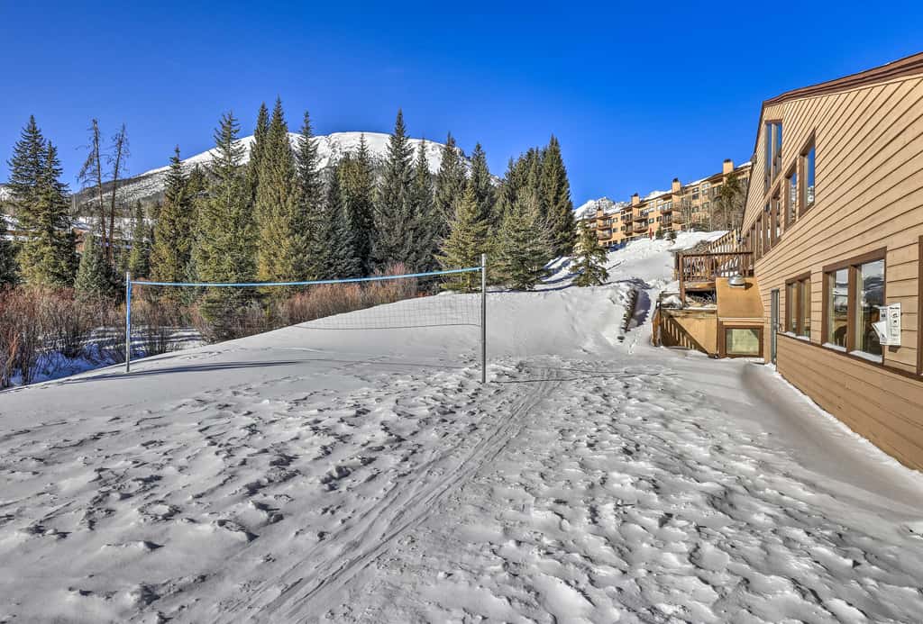 Pool, Hot Tub & Ski Shuttle! Extended Mtn Escape