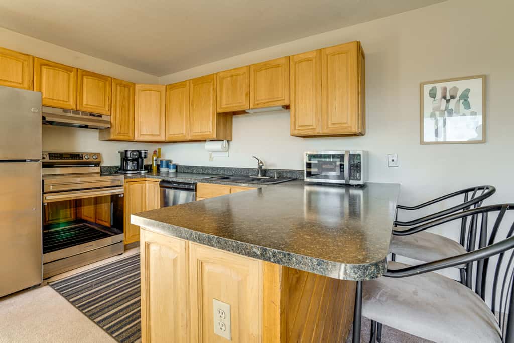 Pool, Hot Tub & Ski Shuttle! Extended Mtn Escape