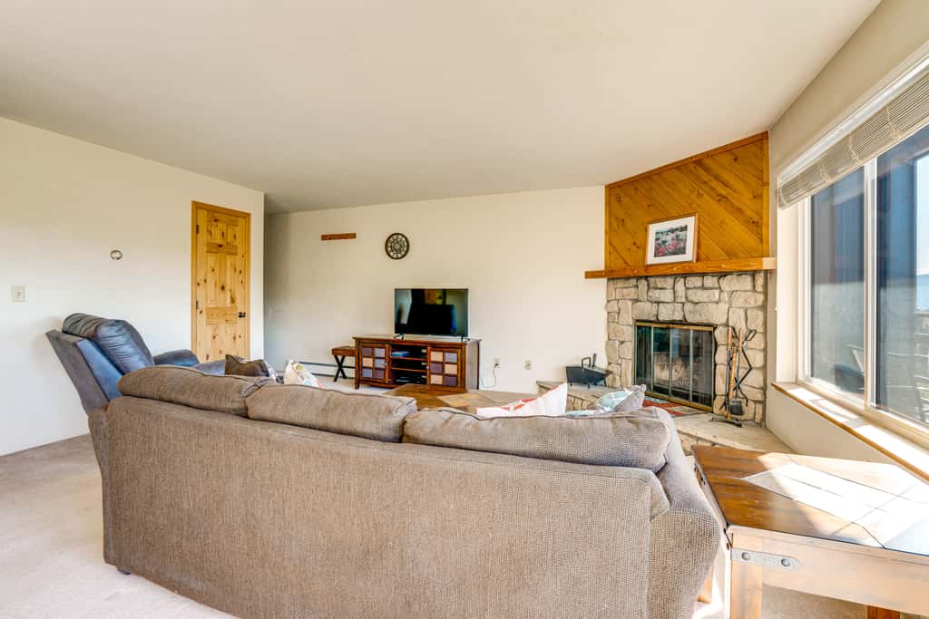 Pool, Hot Tub & Ski Shuttle! Extended Mtn Escape