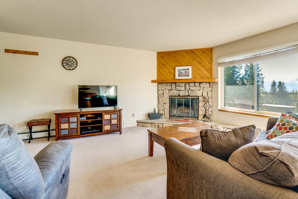 Pool, Hot Tub & Ski Shuttle! Extended Mtn Escape