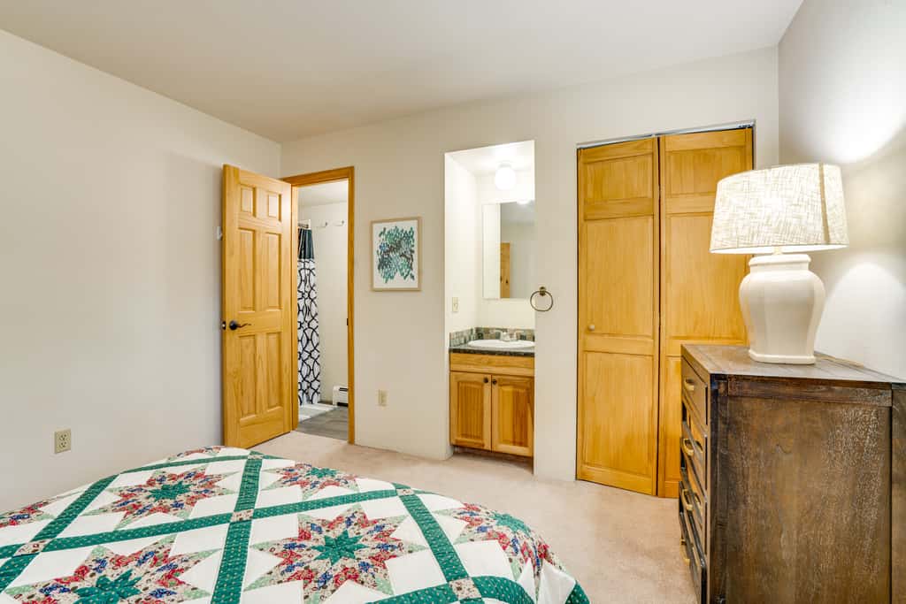 Pool, Hot Tub & Ski Shuttle! Extended Mtn Escape