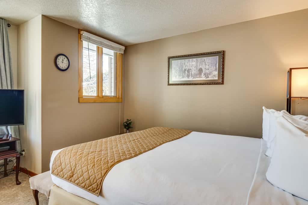 Continental Divide Views: Lakefront Keystone Condo