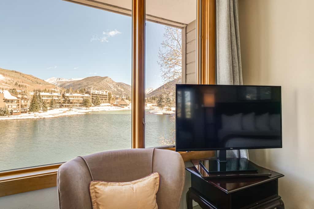 Continental Divide Views: Lakefront Keystone Condo