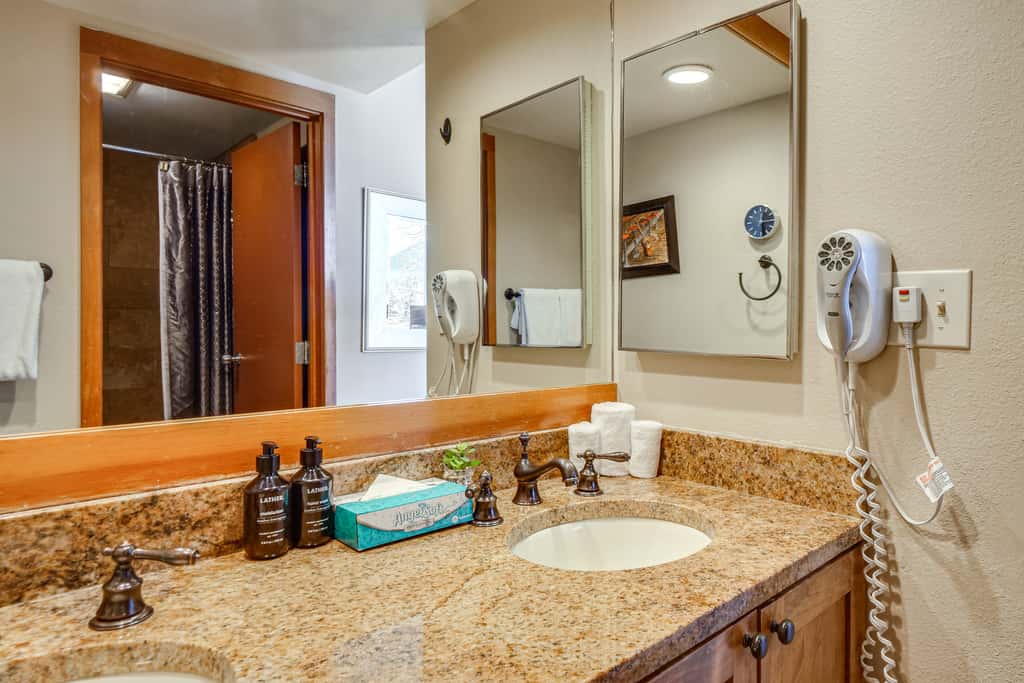 Continental Divide Views: Lakefront Keystone Condo