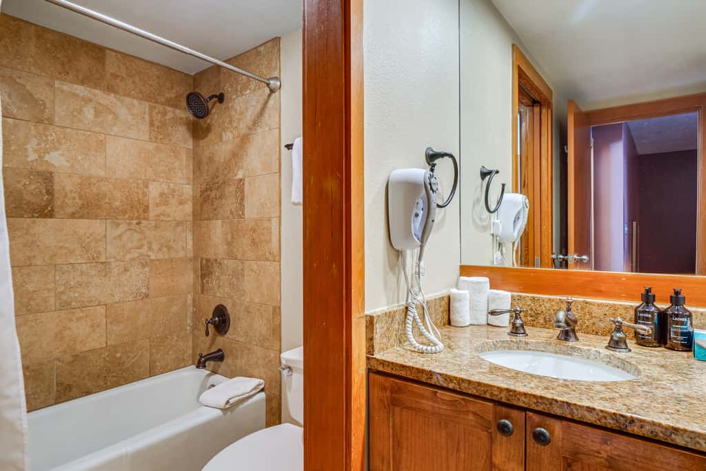 Continental Divide Views: Lakefront Keystone Condo
