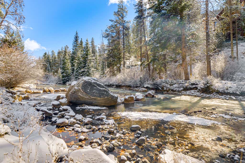 Continental Divide Views: Lakefront Keystone Condo