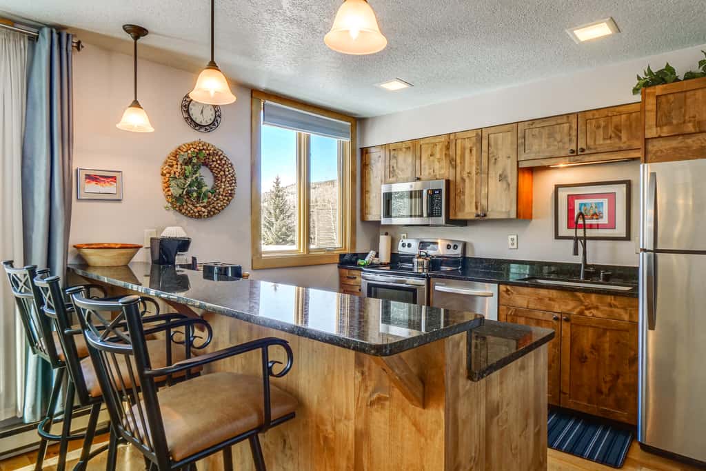 Continental Divide Views: Lakefront Keystone Condo