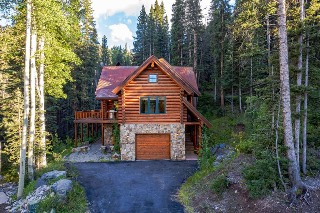 Stunning Views! Ski-In/Out Mountain Village Cabin