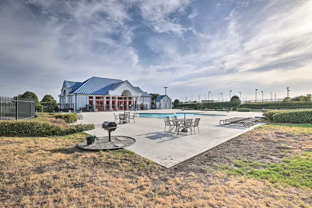 Shop & Dine: Fort Worth Condo w/ Racetrack Views!