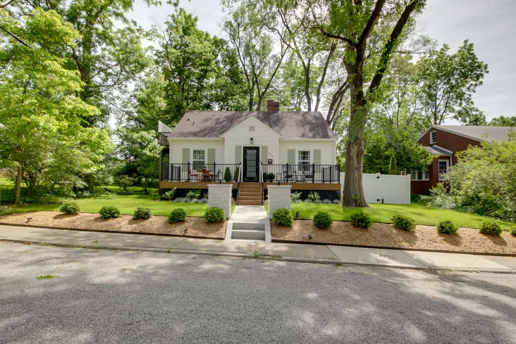 Bloomington Bungalow - Steps to Campus!