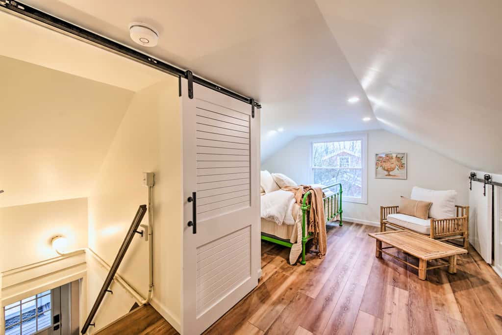 Bloomington Bungalow - Steps to Campus!
