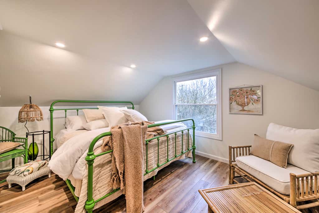 Bloomington Bungalow - Steps to Campus!