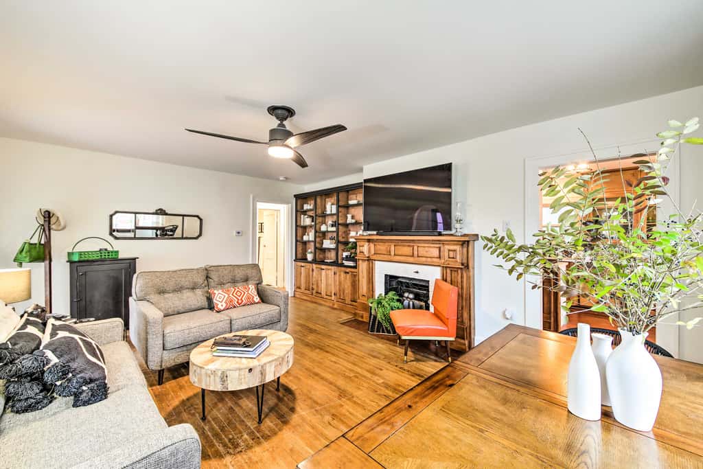 Bloomington Bungalow - Steps to Campus!
